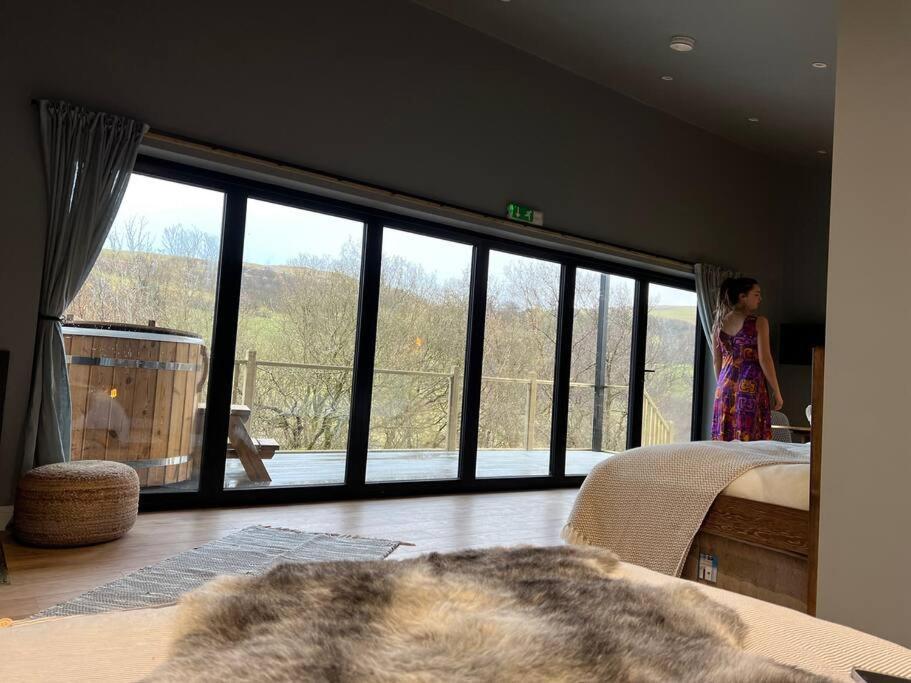 Luxury Lodge In The Treetops Llanbrynmair 外观 照片